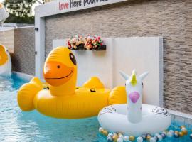 Love Here Poolvilla หัวหิน, hótel í Hua Hin