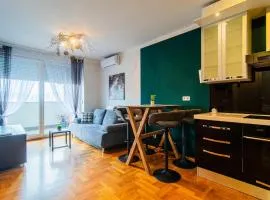 Flexible SelfCheckIns 114 - Zagreb - Bedroom - Loggia