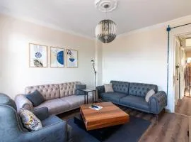 Soft and Historic 3BR Home w Iconic Haydarpasa View