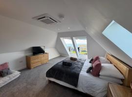 Lancelots Breathtaking Sea View with Cabrio Balcony, hotel em Tintagel