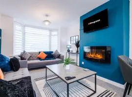 NEW! 3-Bed Home in Manchester by 53 Degrees Property, Ideal for Contractors & Business Stays, Sleeps 8!