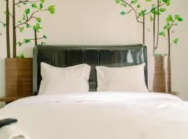 Cozy Living Studio Room at Serpong Greenview Apartment By Travelio