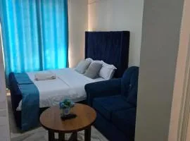 Elegant studio blue stays