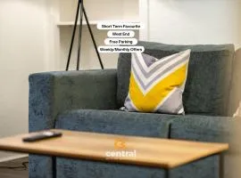 CENTRAL SERVICED APARTMENTS - Cosy 1 Bedroom - Close To University of Dundee - Sleeps 2 - Ground Level - Self Check In - Modern and Cosy - Fast WiFi - Heating 24-7 - Free Street Parking