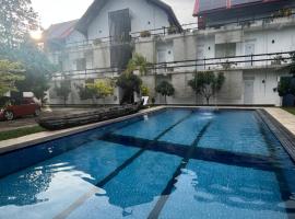 Royal Crown Residency Hotel, hotel v destinaci Talawatugoda
