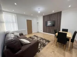 2 Bedroom Sleeps 4 Free Parking