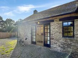 Roundhouse, Nr Barnstaple with outdoor seasonal pool, free wifi and on-site parking