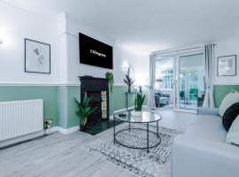 NEW! 4-Bed Home in Manchester by 53 Degrees Property, Ideal for Business & Long Term Contractor Stays, Sleeps 10!, hotel in Manchester