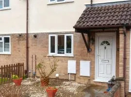 Delightful Home Great Location In Gloucester Quedgeley By StayStaycations