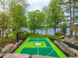 LUX Lakefront Sleeps18 Pickleball HotTub Sauna Gym Arcade Basketball Volleyball, ξενοδοχείο σε Buckhorn