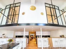 Luxurious, modern, artsy, fully fitted home!