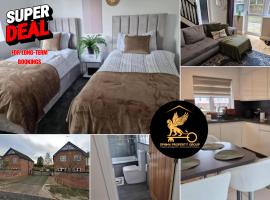 Charming 3 Bedroom Apartment in Wythenshawe Convenient for Manchester Airport and City Centre Free Parking, hotel in Wythenshawe