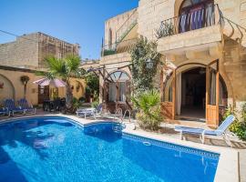 4 Bedroom Farmhouse with Private Pool, hotel v destinaci Żebbuġ