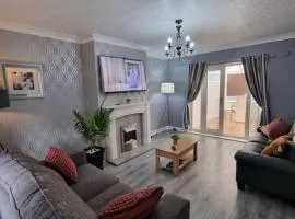 Comfy stays, Rotherham for contractors & Families, conservatory, free parking, wifi, 3BDR