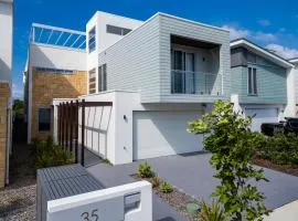 Oceanfront Oasis - Magenta