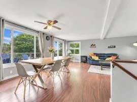 Grill and Chill 4BR Bayside Sunroom Oasis
