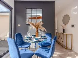 Spacious Apartment Next to Brighton Beach Sleep 6
