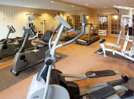 Holiday Inn Express Hotel & Suites Hagerstown by IHG: Hagerstown şehrinde bir spa k&uuml;vetli otel