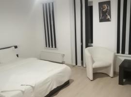 Готель Ланцелот, Hotel Lancelot, готель Ланселот, Hotel in Novoyavorivsk