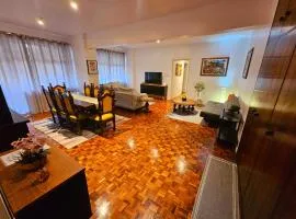 APARTAMENTO INTEIRO GIGANTE CENTRO de PORTO ALEGRE SANTA CASA 200M PERTO DE TUDO
