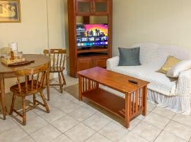 Walkable Mobile Apartment with Fenced-In Yard，位于莫比尔的酒店