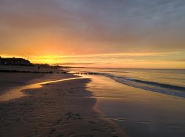 Bord de plage, thalasso et vue mer !, hotel u gradu Kabur