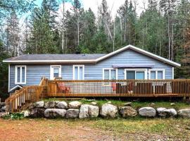 Chalet Montcalm in Chertsey، فندق في Chertsey