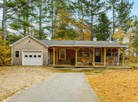 New London Cottage with Grill, Lake and Beach Access
