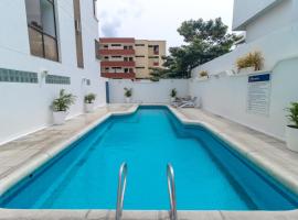 Hotel Axis Inn By GEH Suites, hotelli, jossa on pys&auml;k&ouml;intimahdollisuus kohteessa Santa Marta