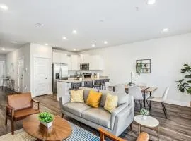 LUXURY TOWNHOME NEAR DOWNTOWN AND PENSACOLA BEACH