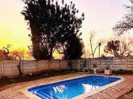 Kelello House House, hotel en Welkom