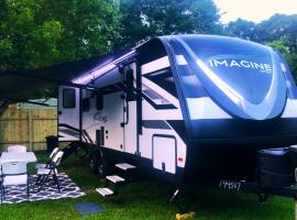 AU PARTY ON The PLAINS RV Private Campsite, hotel en Auburn