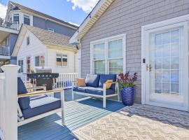 Walk to Ocean Pet-Friendly Home in Long Beach!, khách sạn ở Long Beach