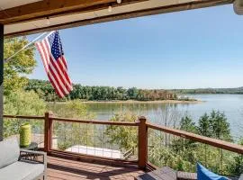 Fall Lakefront Escape-Fire Pits, Hunting, Hiking & Private Master Suite
