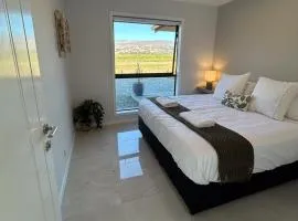 Tarras Serenity Haven - Mountain Views and Calm