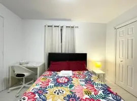 Toronto Room with Balcony - Midtown