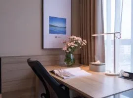 Atour Hotel Nanjing Station North Square