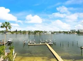 Beautiful Roomy Condo with Sunrise & Sunset Views