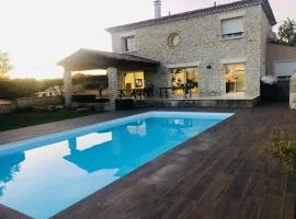 LA BASTIDE DU SOLEIL avec piscine, calme, randonnée à proximité