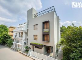 StayVista at Nayak House with Luxury Rooms, Terrace, Wi-Fi at Kolkata，位于加尔各答的公寓