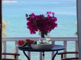 Roussos Beach Hotel, hotel in Naousa
