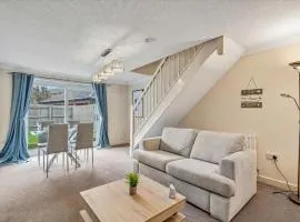 Modern Terraced House with Private Garden, Near Airport & MET Office