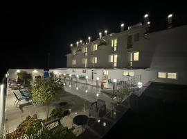 Danelis Hotel, hotel Edelényben