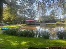 Unieke chalet aan het water