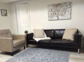 Basement Waterloo Near 24-7 Restraints, hotel v destinaci Waterloo