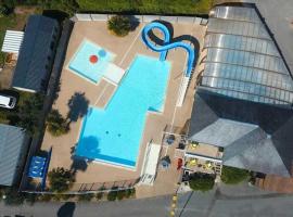 ZEcamping 4 étoiles animaux acceptés et piscine couverte, Hotel in Fouesnant