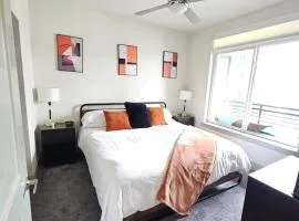 Beautiful Condo on Riverwalk w King Ste free parking pet friendly Centrally Located