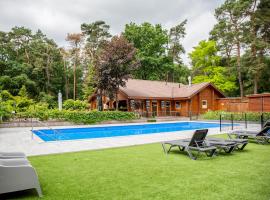 StayatSas Pippa grote omheinde tuin, gebruik van zwembad, stijlvol ingericht, middenin het bos met veel privacy, restaurant op park, hotel v destinaci Doornspijk