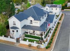 Le Petit Paris, romantic hotel in Franschhoek
