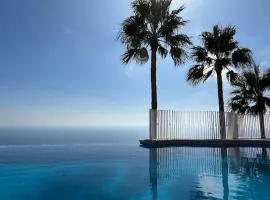 Apartment Miramar 5 mins from beach & 180 sea views